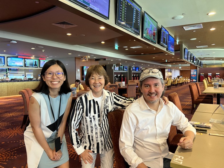 TOAST President Constance Cheng honors Singapore racing's history with former editors Michael Lee and
Sharon Zhang.